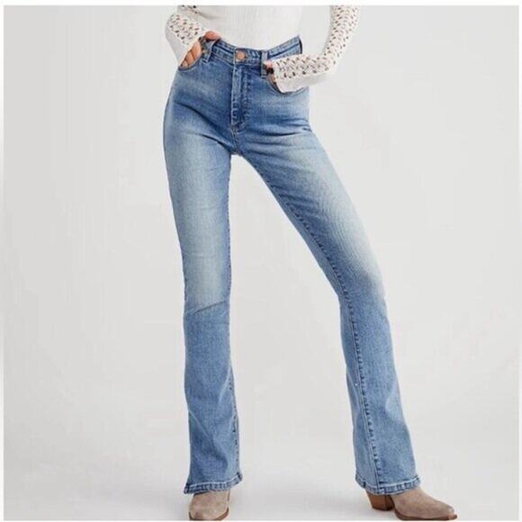 Blanknyc NWT The Hoyt High Rise Mini Flare Jeans Size 31 Denim Retro Western - Picture 1 of 10
